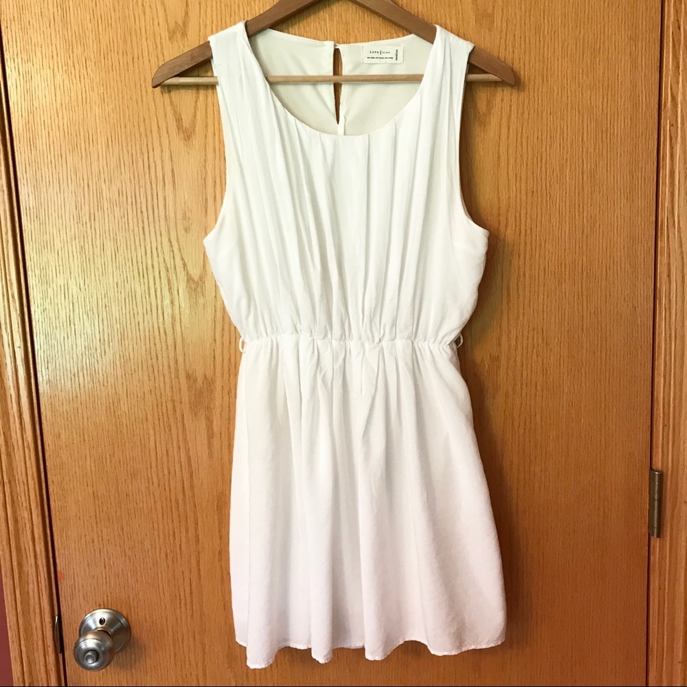 Love Tree  White cinched pleated mini dress M